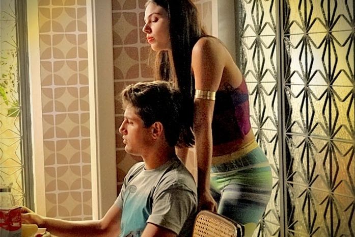 Suelen implica com Roni e insinua interesse dele por Leandro