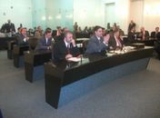 Deputados durante sessão na ALE