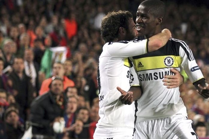 Ramires comemora gol do Chelsea.