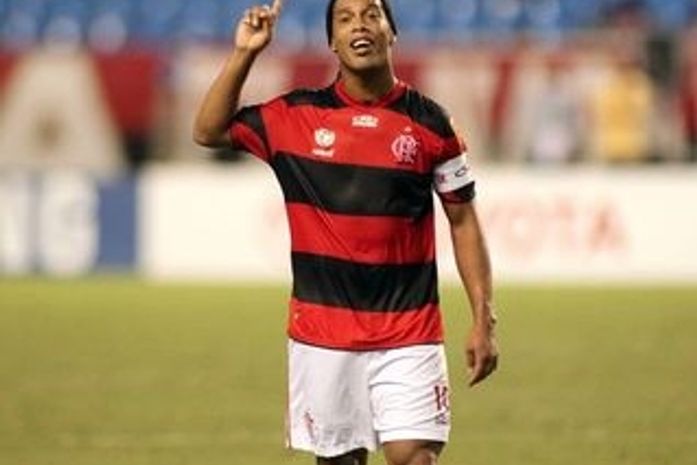 Vereador pedirá ao MPF bloqueio de bens do irmão de Ronaldinho