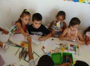 Em Arapiraca, crianças aprendem a fazer livrinhos em sala de aula