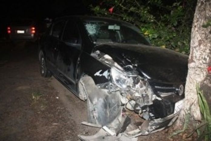 Motoqueiro morre em acidente na AL-220. Carona ficou ferida