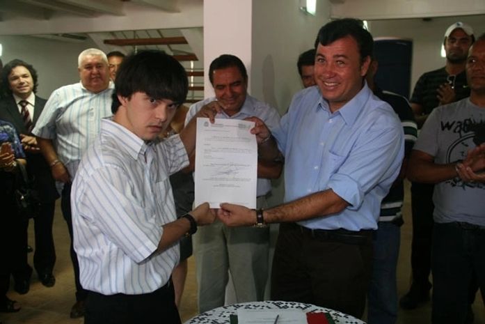 Prefeito de Marechal empossa historiador Henrique Cavalcante