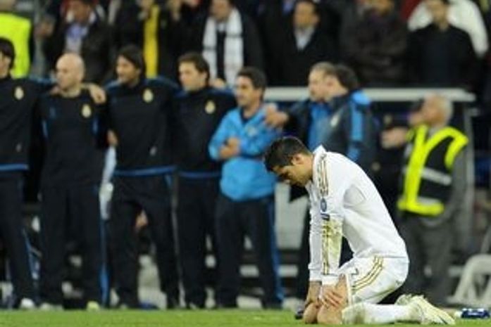 Lutador do UFC ironiza Kaká e C. Ronaldo após queda do Real