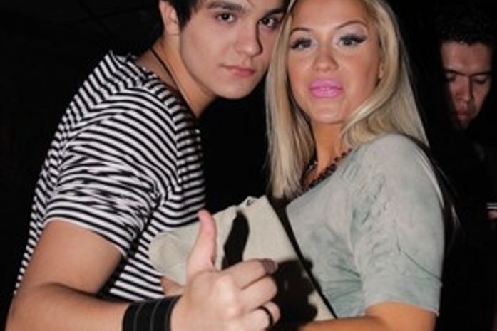 Luan Santana com a panicat Carol Belli