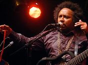 Chico César lança DVD com show beneficente em João Pessoa