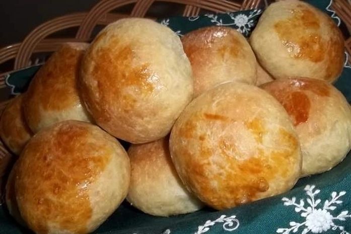 Pãozinho de cebola com toque de azeite assa por 50 minutos