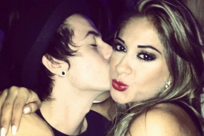Romance? Pe Lanza posta foto dando um super beijo em Mayra Cardi