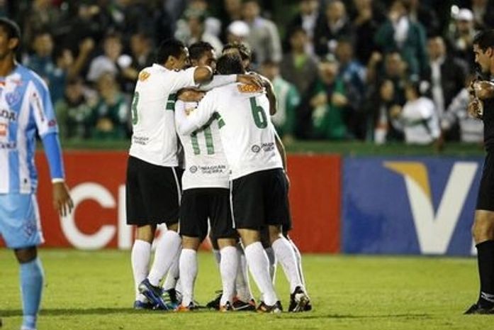 Em casa, Coritiba faz 4 no Paysandu e se aproxima das quartas