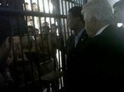 Nonô conversando com os detentos
