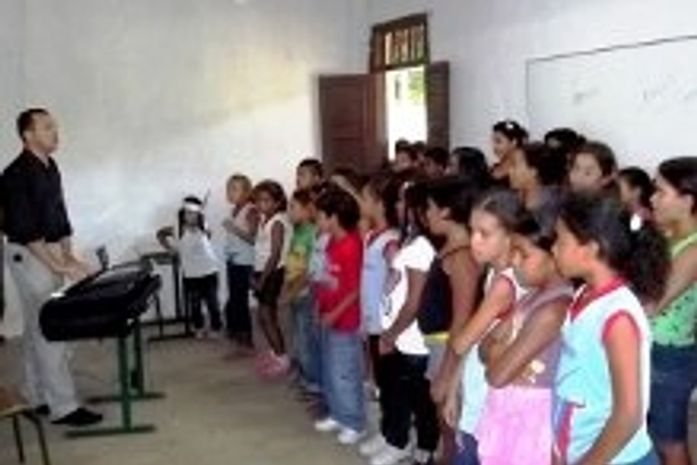  Ensaios do coral acontecem em dias e horários flexíveis no Colégio Municipal Marieta Leão

