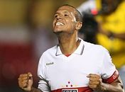 Carro de Luis Fabiano é apreendido por estar com placas irregulares