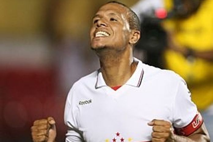 Carro de Luis Fabiano é apreendido por estar com placas irregulares