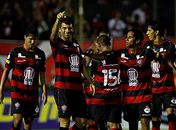 Vitória bate Feirense e chega à final do Baianão