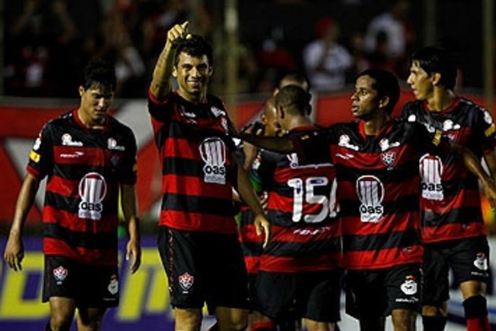 Vitória bate Feirense e chega à final do Baianão