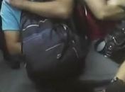 Flagra no trem mostra passageiro se masturbando em horário de pico