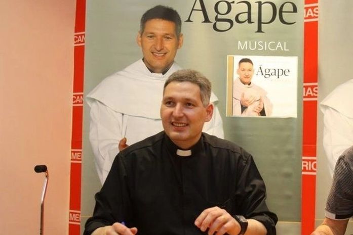 "Usei anabolizantes por 3 anos", diz padre Marcelo Rossi na TV