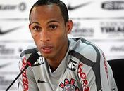 Barrado, Liedson nem viaja para enfrentar o Emelec