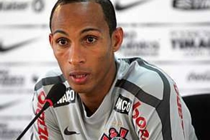 Barrado, Liedson nem viaja para enfrentar o Emelec