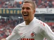 Lukas Podolski acerta com o Arsenal