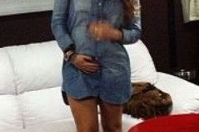 Claudia Leitte posta foto de barriga de sete meses