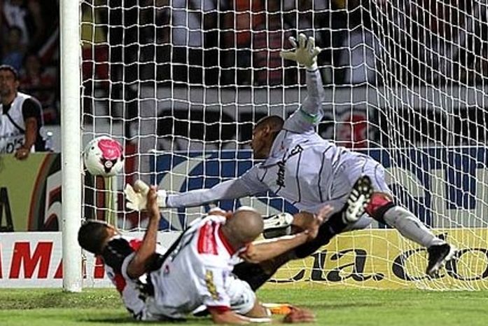 Santa vence Salgueiro com dois gols de Dennis Marques e pega Sport na final