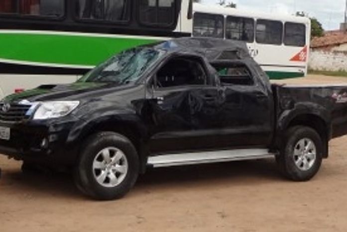 Veículo ficou destruído