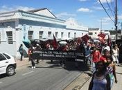 A turma da saúde em Palmeira dos Indios em uma caminhada de protesto