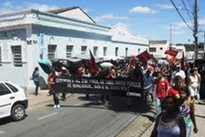 A turma da saúde em Palmeira dos Indios em uma caminhada de protesto