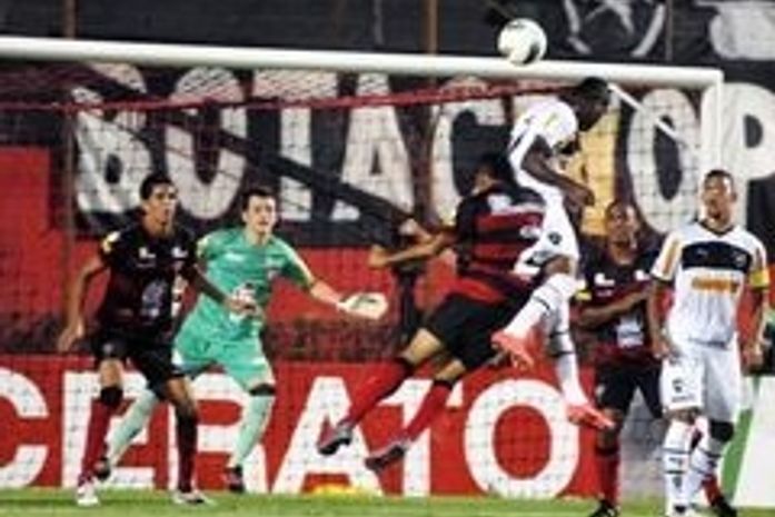 Elkeson marca, mas Bota fica no empate com o Vitória