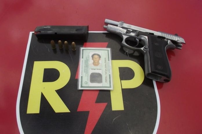 Arma e munições foram apreendidas com o acusado