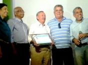 Benedito recebendo a comenda da Pindorama