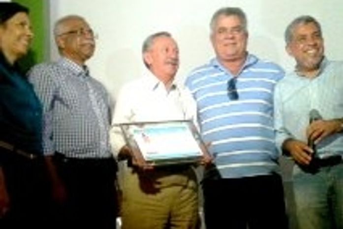 Benedito recebendo a comenda da Pindorama