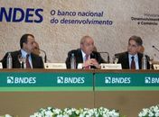 Após tratamento contra câncer, Lula discursa em evento do BNDES
