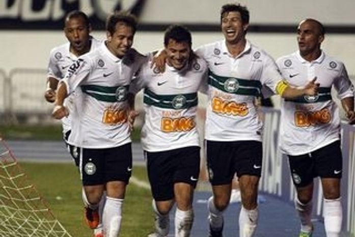 Tcheco marca, Coritiba volta a bater Paysandu e vai às quartas