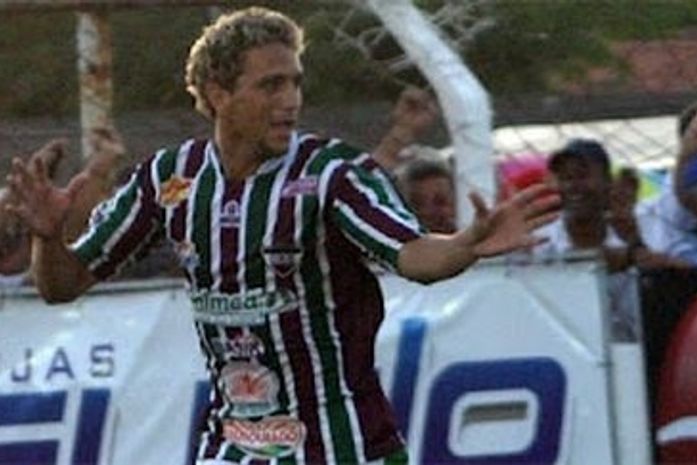 Após uma verdadeira novela, atacante fecha com o CRB