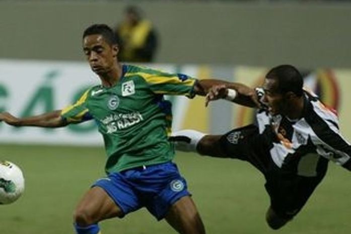 Goiás marca no fim, frustra Atlético-MG na volta a BH e avança