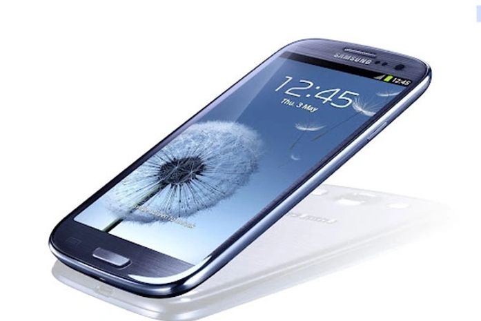 Samsung apresenta celular Galaxy S III, concorrente do iPhone 4S