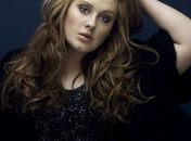 Adele bate Michael Jackson na lista britânica de discos mais vendidos