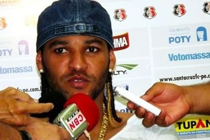 Após quase parar, alagoano Dênis Marques celebra renascimento no Santa Cruz