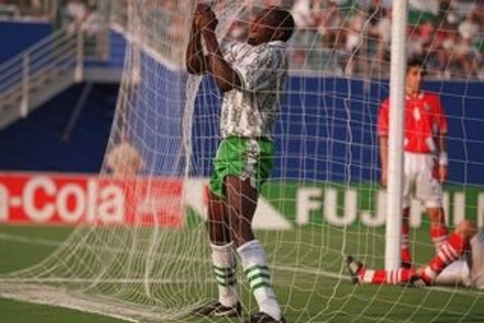 Atacante que marcou 1º gol da Nigéria em Copas morre aos 48 anos