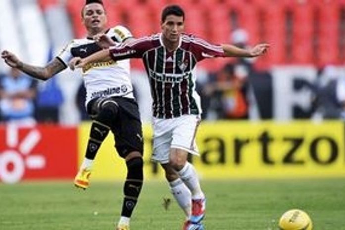 Fluminense goleia Bota por 4 a 1 na primeira partida da final