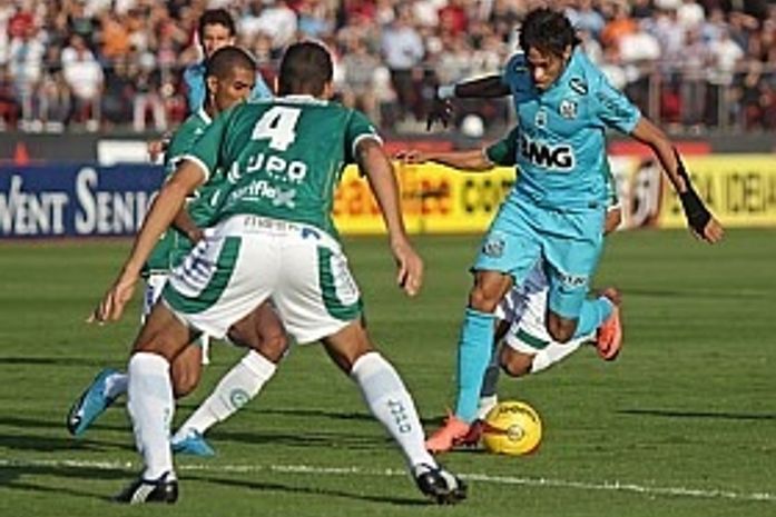 Com gols de Ganso e Neymar, Santos bate Guarani e se aproxima do tri