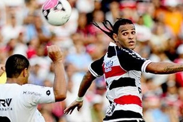 Em jogo tenso, Santa Cruz e Sport não saem do 0 a 0 no Arruda