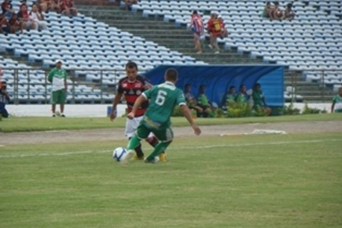 Em pleno Amigão, Sousa conquista segundo turno