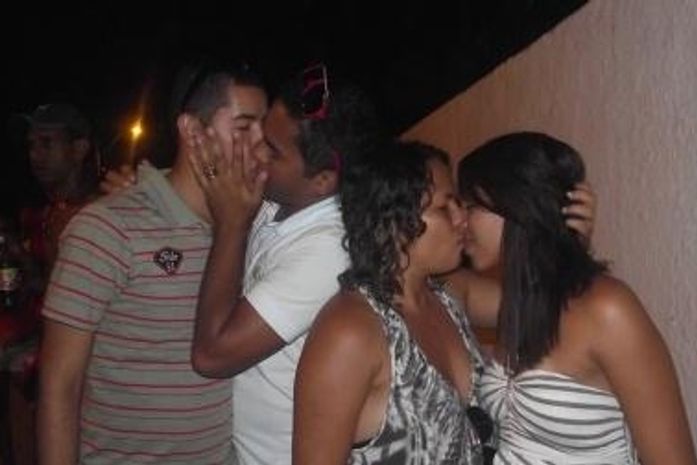 Parada Gay reúne pessoas e ataca bancada evangélica