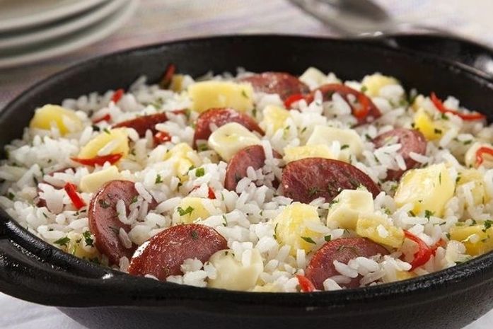 Experimente arroz com linguiça e mandicoa