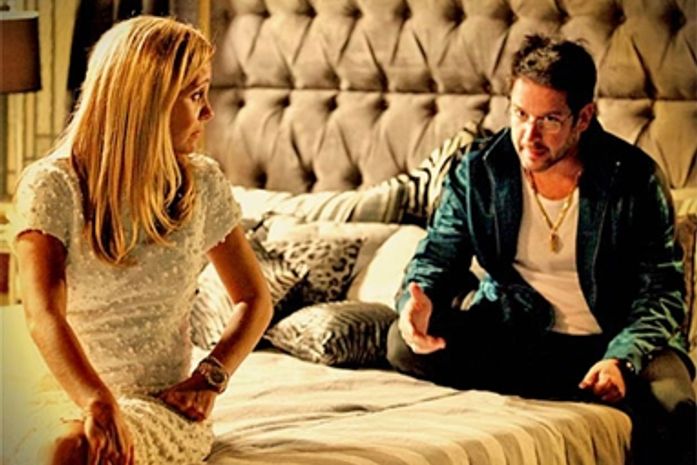 Avenida Brasil: Carminha fica enciumada com os elogios de Tufão para Nina