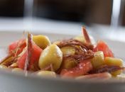 Que tal aprender a fazer nhoque de mandioca com carne seca?
