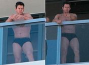 Galã é flagrado de cueca em hotel